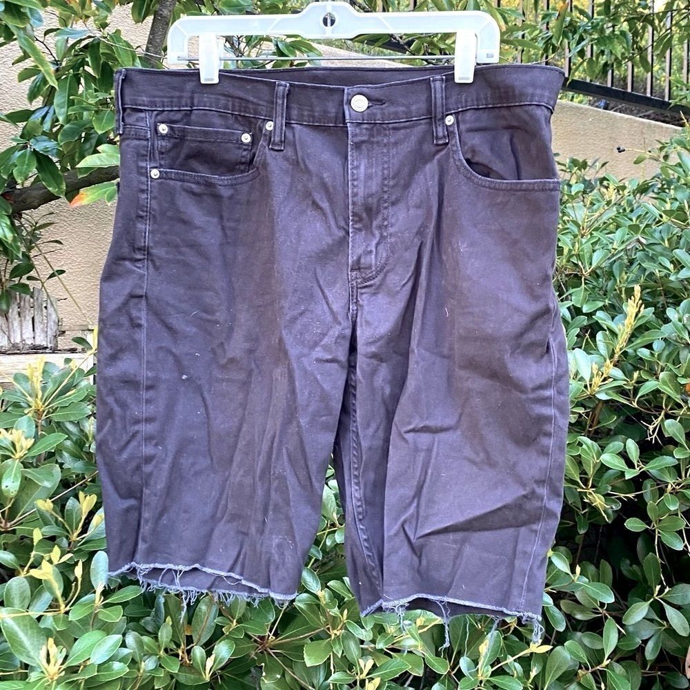 Levi 511 Black Jean Short with Distressed Hem. Size 36. EUC!